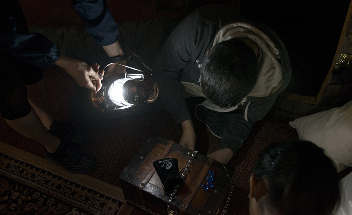 1200px-86th_FSS_unveils_Port_Royal_Mystery_Escape_Room_160621-F-ZC075-098
