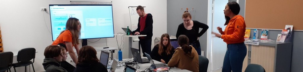 Femme coding cocktail
